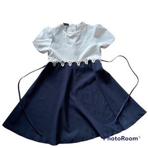 White and navy little girls dress with flower accents size 12
